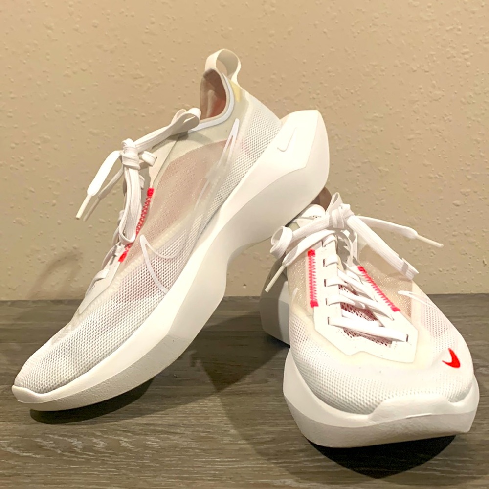 Women Size 9 White and Hot Pink/Res Nike Vista Lite Shoes